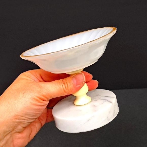 Vintage milk glass pedestal soap/trinket dish on marble base - Picture 2 of 6